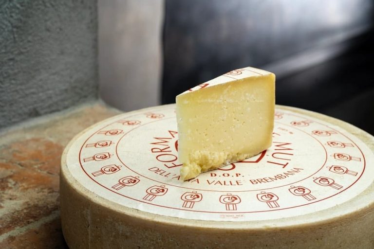 Formai de Mut Rosso formaggio tipico bergamasco | Il Circolino