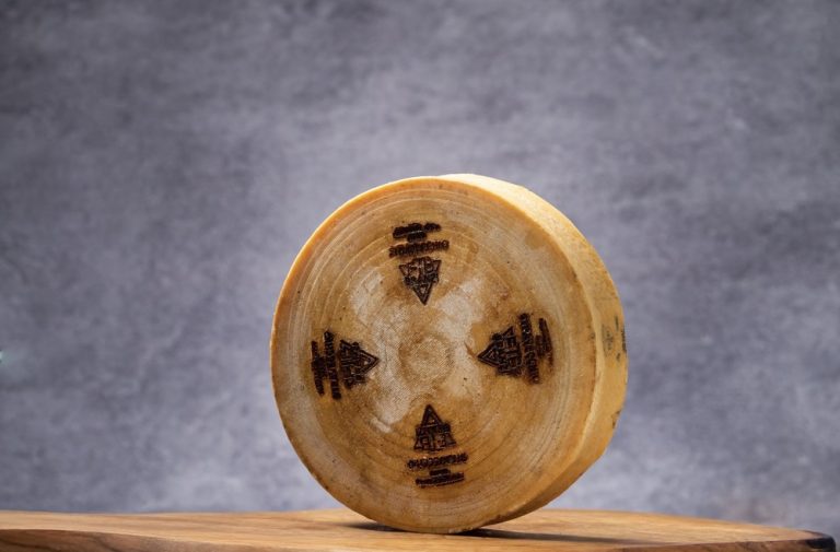 Formaggio tipico di Branzi – Branzi Stravecchio 18/20 mesi